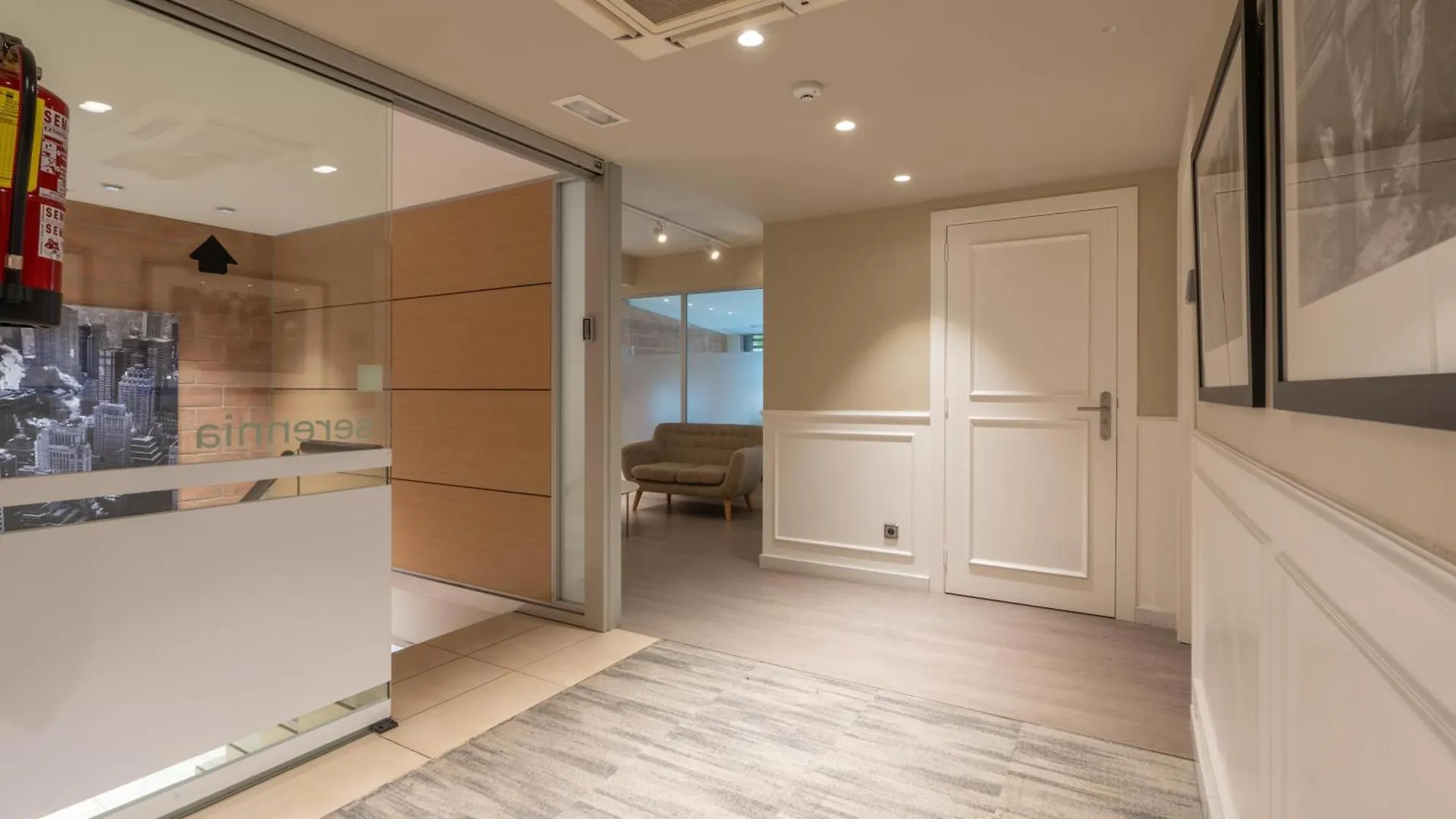Serennia Fira Gran Via Exclusive Rooms Οσπιταλέτ ντε Λιοβρεγάτ 2*,