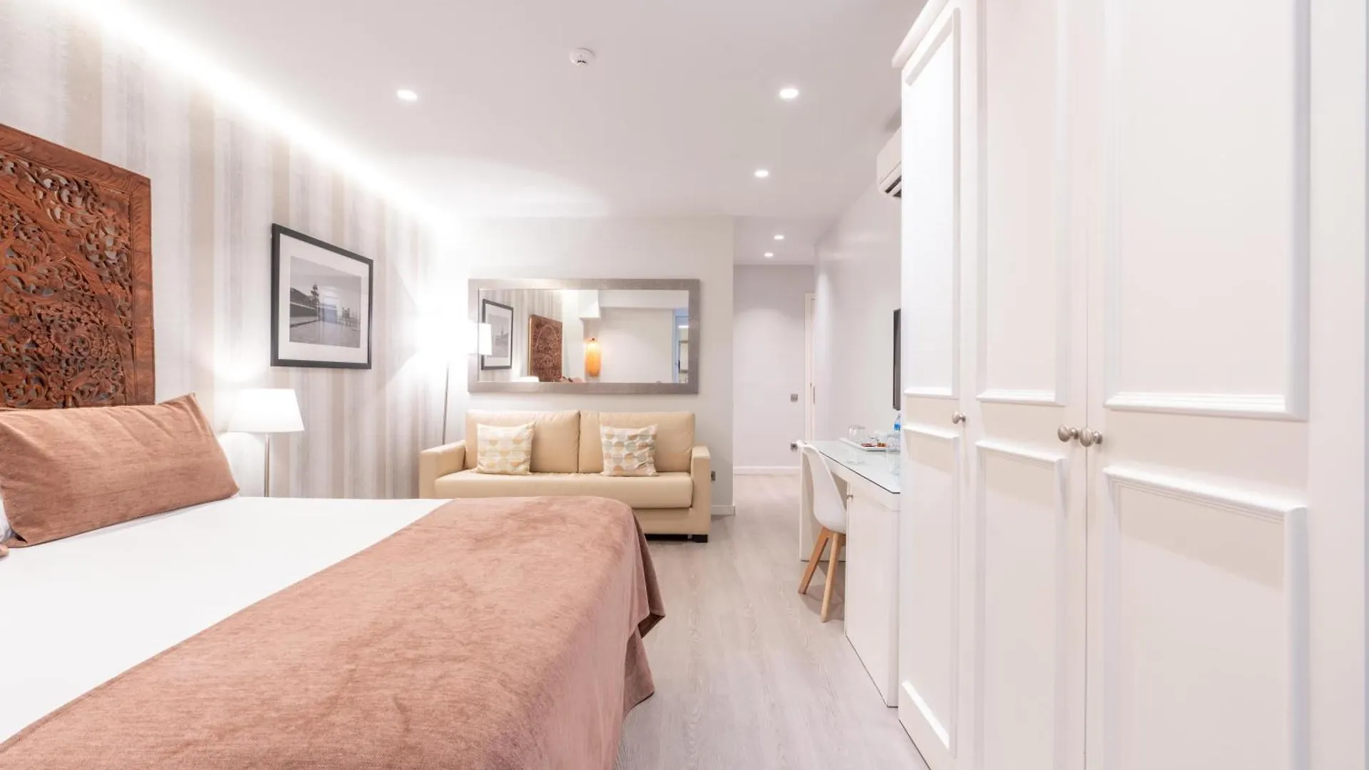 Serennia Fira Gran Via Exclusive Rooms Оспиталет-де-Льобрегат Отель