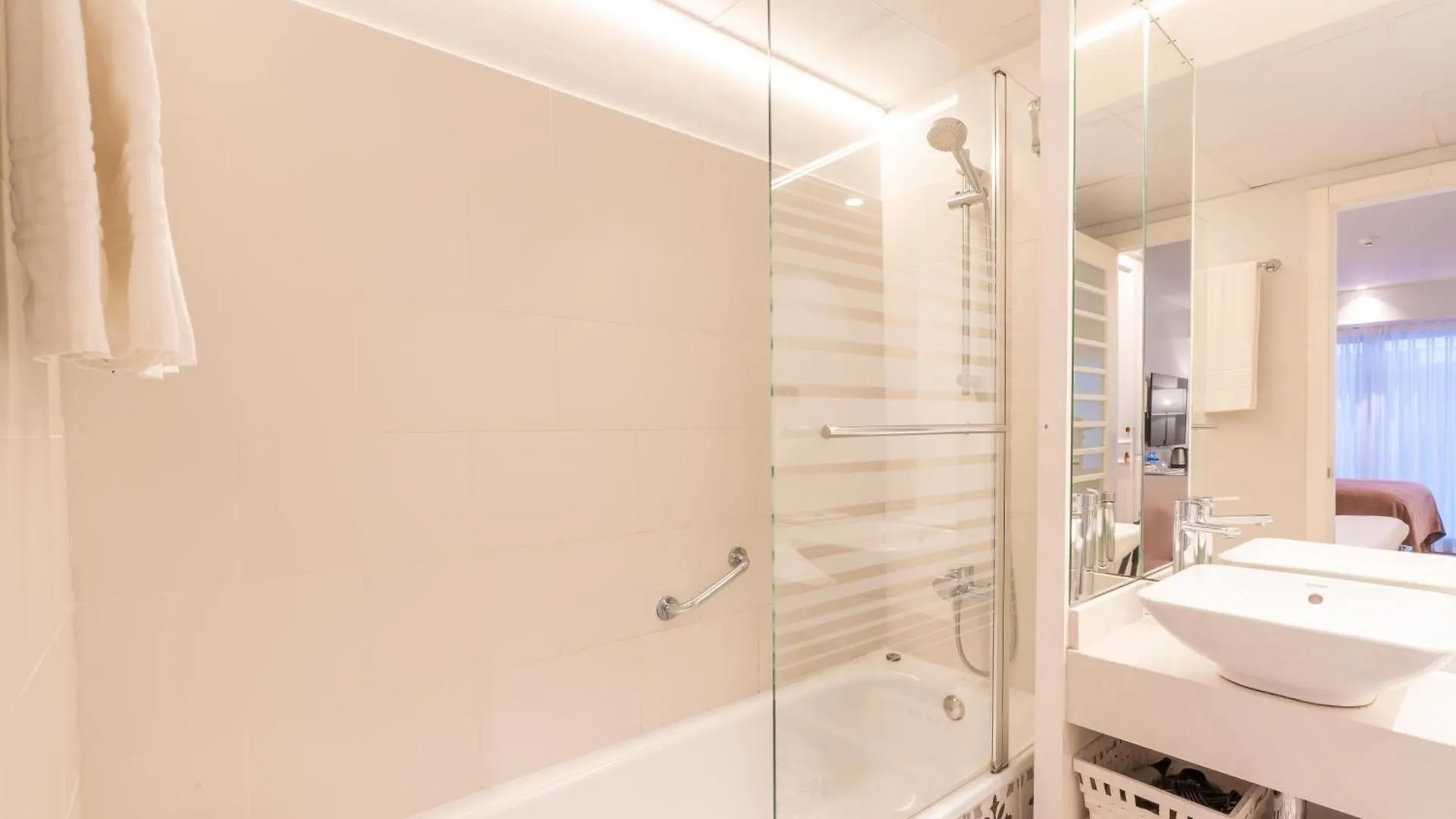 Serennia Fira Gran Via Exclusive Rooms Оспиталет-де-Льобрегат Отель