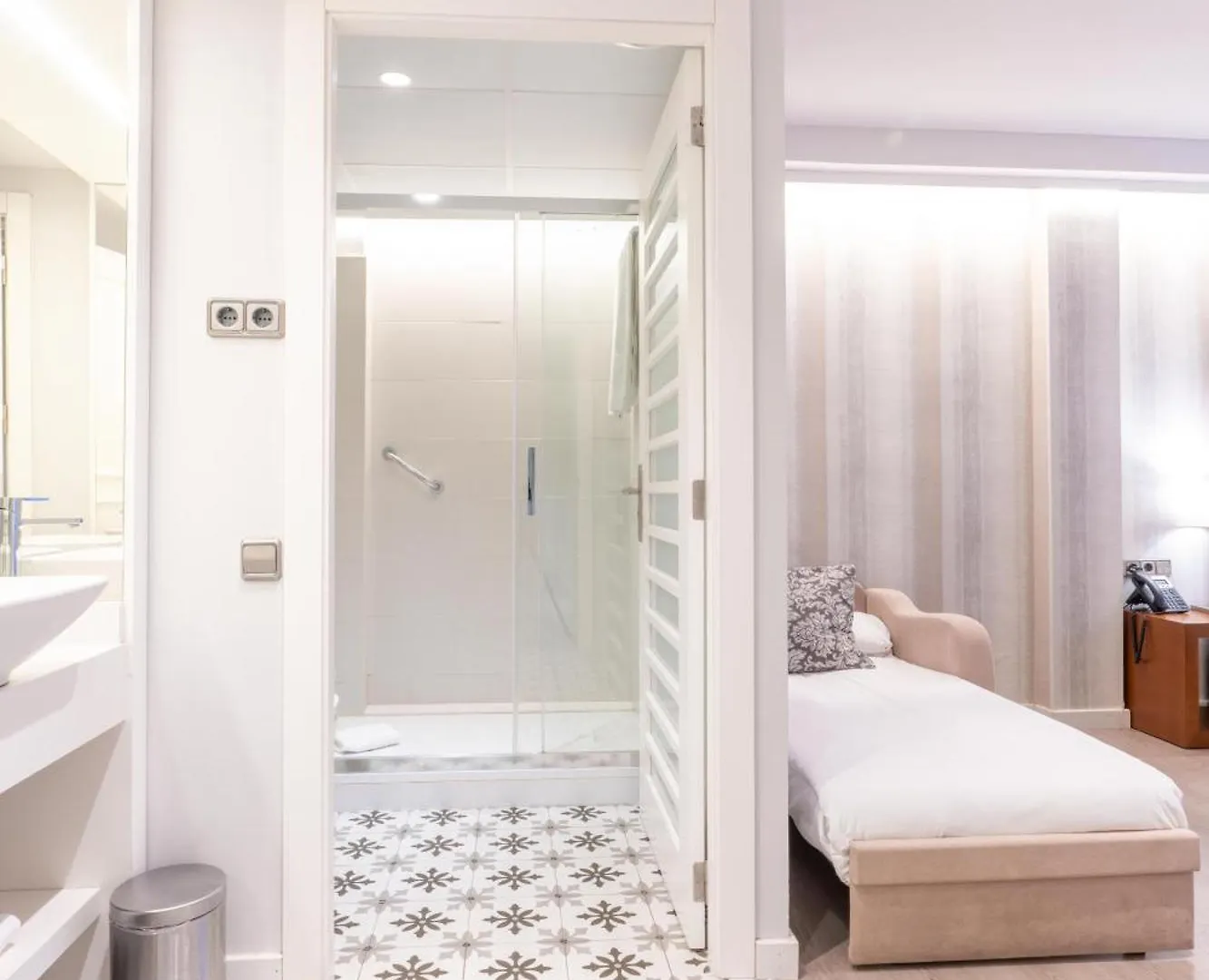 Serennia Fira Gran Via Exclusive Rooms Оспиталет-де-Льобрегат Отель