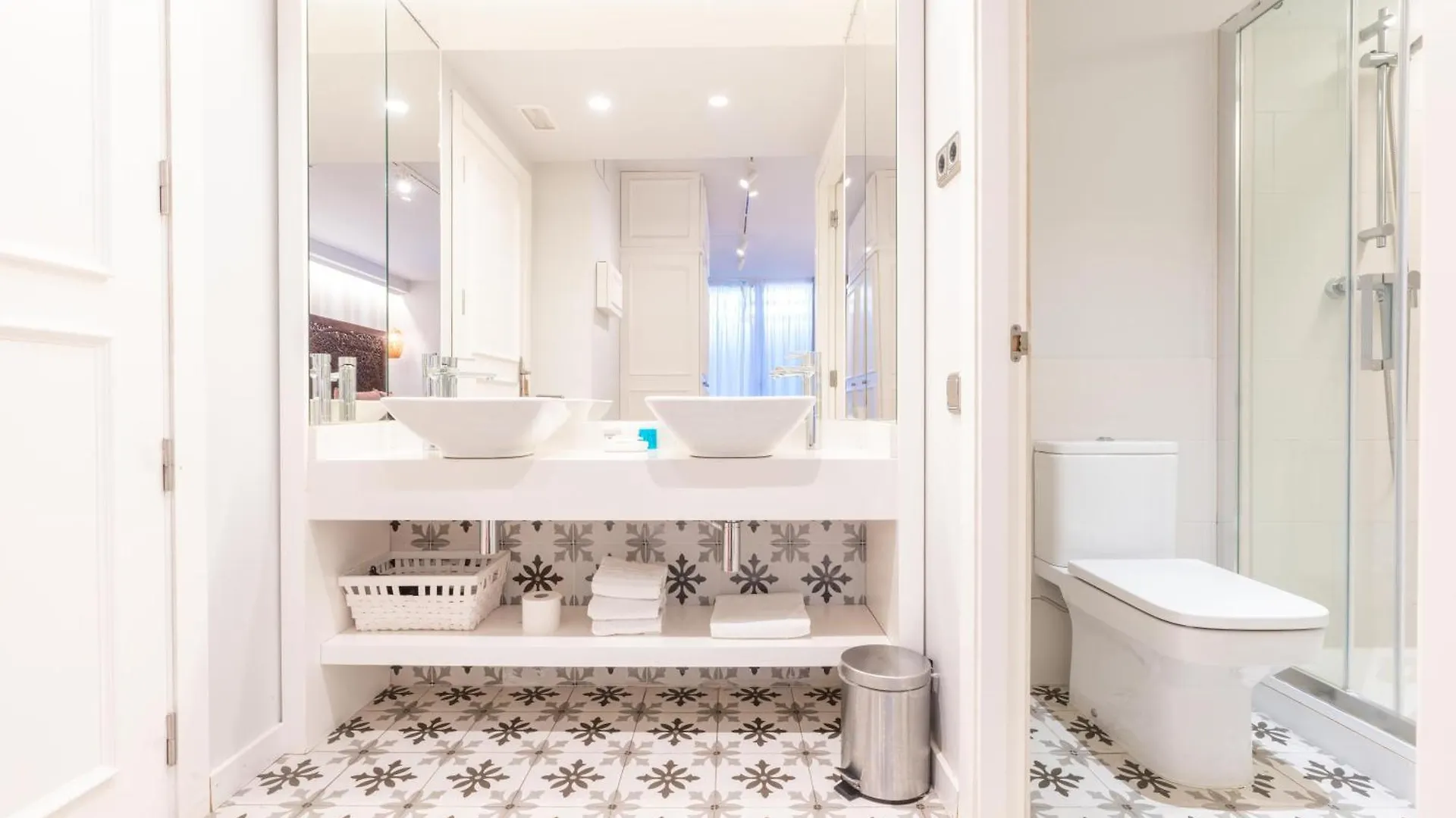 ** Отель Serennia Fira Gran Via Exclusive Rooms Оспиталет-де-Льобрегат Испания