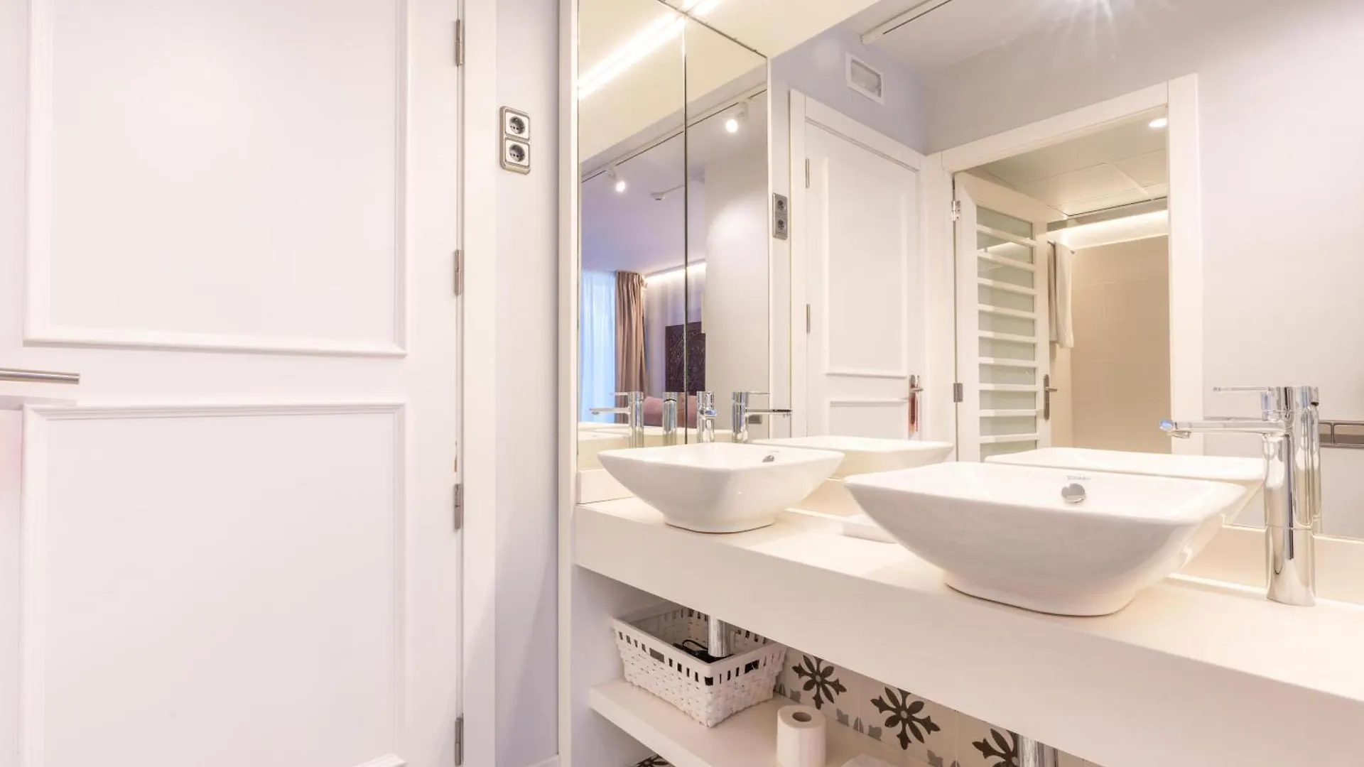Serennia Fira Gran Via Exclusive Rooms Оспиталет-де-Льобрегат