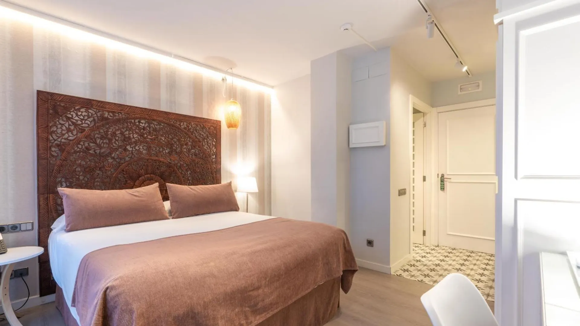 Serennia Fira Gran Via Exclusive Rooms L'Hospitalet de Llobregat 2*,  Spain